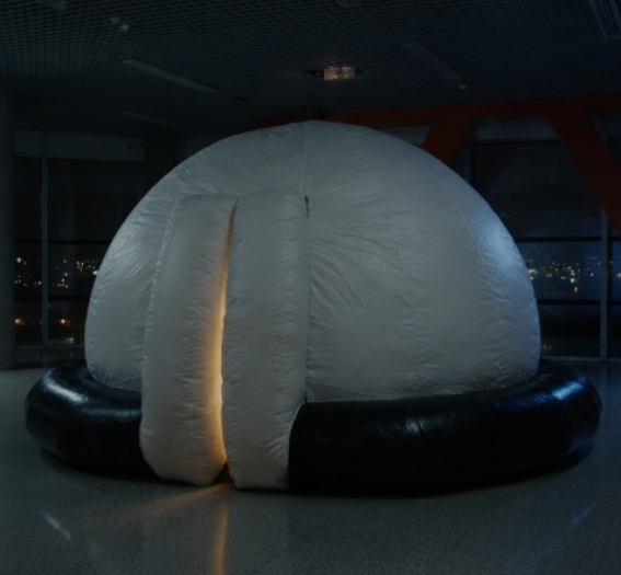 planetario móvil nocturno